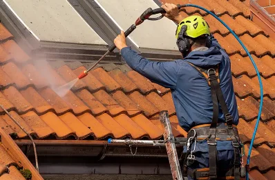 Démoussage et hydrofuge de toiture à Péret